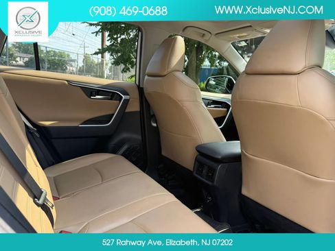 Used 2020 Toyota RAV4 Limited FWD image 26