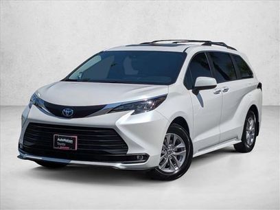 Used 2025 Toyota Sienna XLE w/ XLE Plus Package