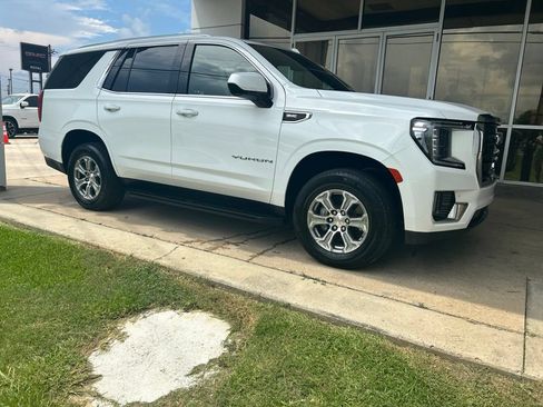 Used 2023 GMC Yukon SLE RWD image 2