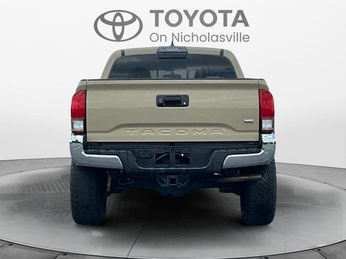 Used 2017 Toyota Tacoma TRD Off-Road w/ Tow Package (A/T) AWD/4WD image 4