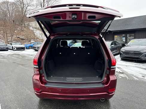 Used 2018 Jeep Grand Cherokee Altitude image 17