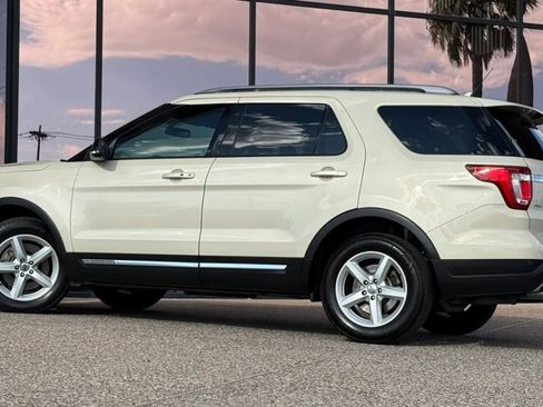 Used 2018 Ford Explorer XLT w/ Equipment Group 201A FWD image 6