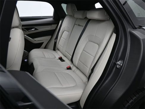 Used 2023 Jaguar F-PACE R-Dynamic S image 27