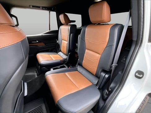 Used 2024 Lexus GX 550 w/ Accessory Package (2T) AWD/4WD image 21