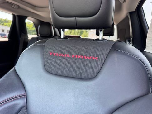 Used 2018 Jeep Cherokee Trailhawk w/ Comfort/Convenience Group AWD/4WD image 26