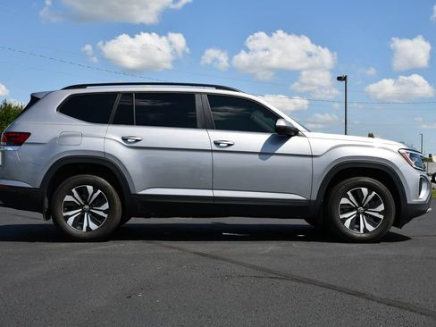 Used 2025 Volkswagen Atlas SE AWD/4WD image 8