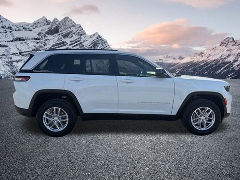 New 2026 Jeep Grand Cherokee Laredo AWD/4WD image 4
