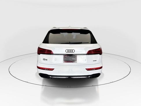 Certified 2025 Audi Q5 2.0T Premium Plus w/ Premium Plus Package image 8