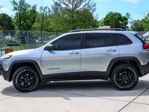 Used 2018 Jeep Cherokee Trailhawk w/ Quick Order Package 27L AWD/4WD image 4