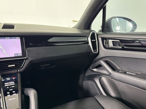 Used 2019 Porsche Cayenne E-Hybrid AWD/4WD image 28