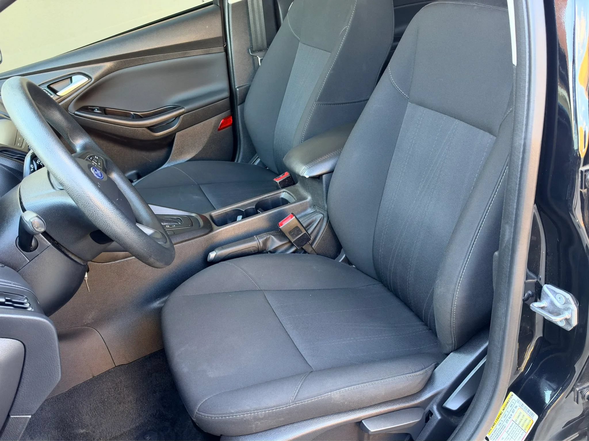 Used 2018 Ford Focus SE FWD image 14