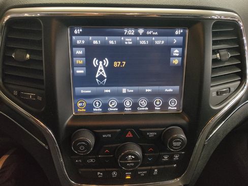 Used 2018 Jeep Grand Cherokee Limited image 25