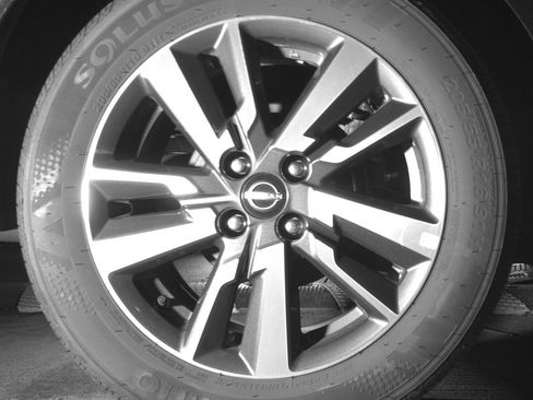 Used 2025 Nissan Versa SV FWD image 15