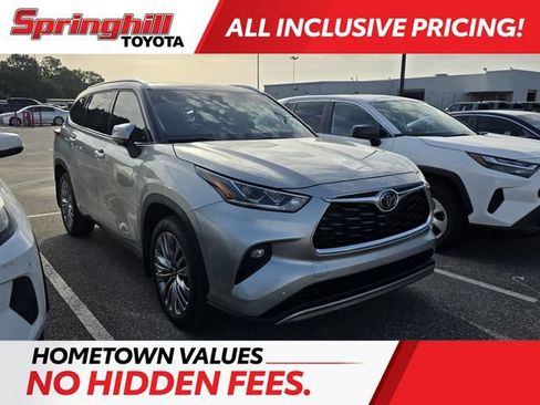Used 2024 Toyota Highlander Platinum FWD image 1