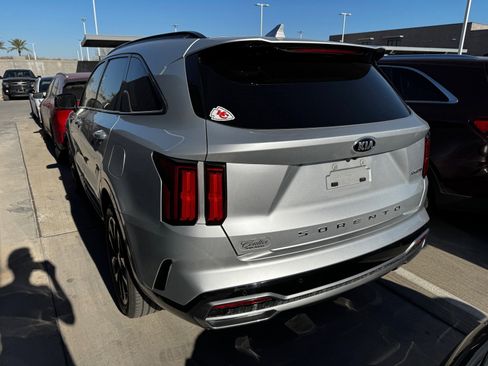Certified 2021 Kia Sorento SX image 3