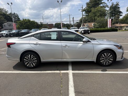 Used 2023 Nissan Altima 2.5 SV w/ SV Premium Package AWD/4WD image 8