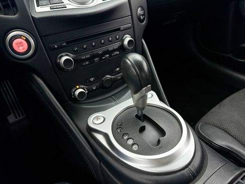Used 2015 Nissan 370Z Touring RWD image 23