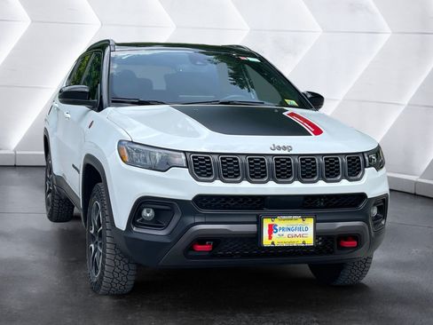 Used 2025 Jeep Compass Trailhawk AWD/4WD image 6