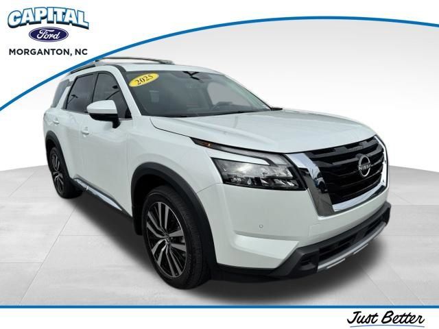 Used 2025 Nissan Pathfinder Platinum FWD image 1
