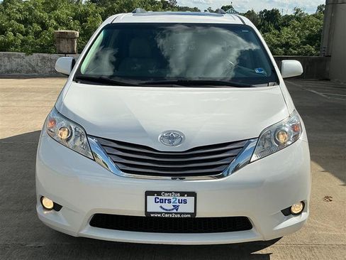 Used 2017 Toyota Sienna XLE Premium AWD/4WD image 13
