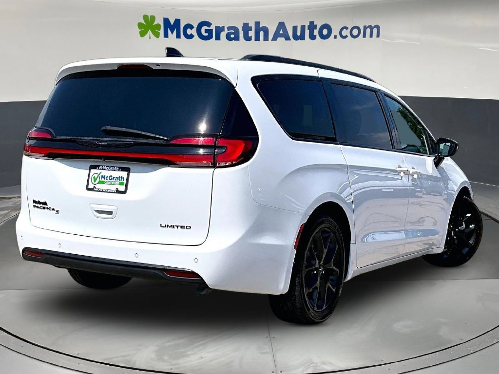 Used 2025 Chrysler Pacifica Limited FWD image 7