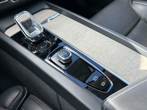 Used 2022 Volvo XC60 B6 Inscription w/ Advanced Package image 18