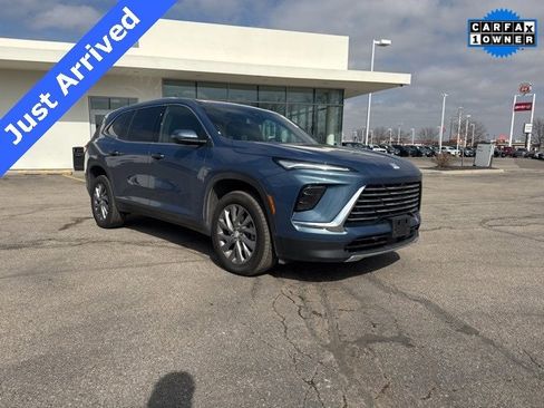 Used 2025 Buick Enclave Preferred image 1