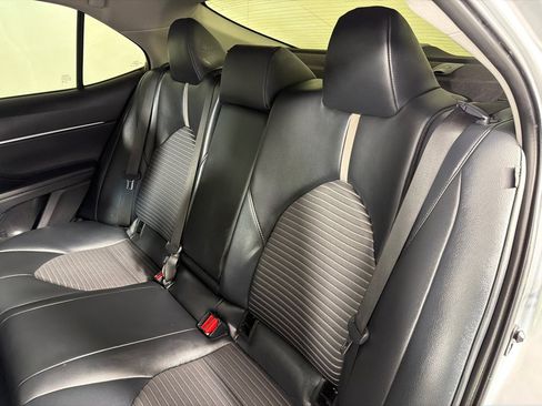 Used 2020 Toyota Camry SE FWD image 21
