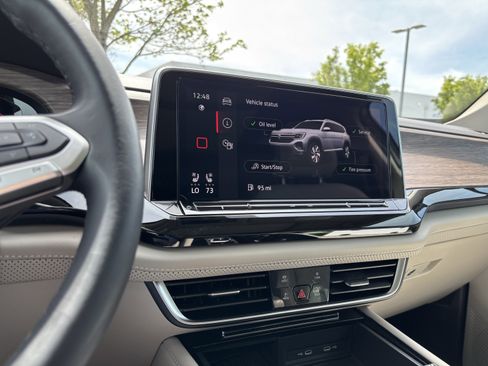 Used 2025 Volkswagen Atlas SEL Premium R-Line image 31