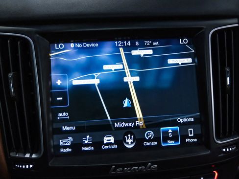 Used 2018 Maserati Levante GranLusso AWD/4WD image 20
