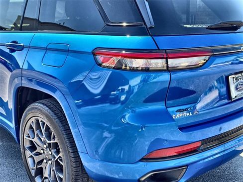 Used 2023 Jeep Grand Cherokee Summit image 14