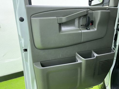 Used 2022 Chevrolet Express 2500 w/ Driver Convenience Package image 15