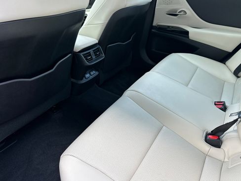 Used 2023 Lexus ES 350 w/ Premium Package FWD image 11