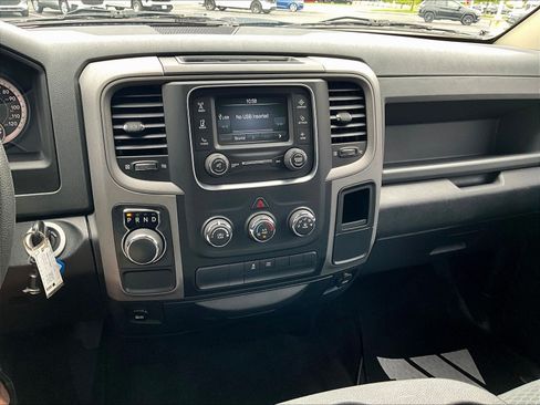 Used 2017 RAM 1500 Express RWD image 16