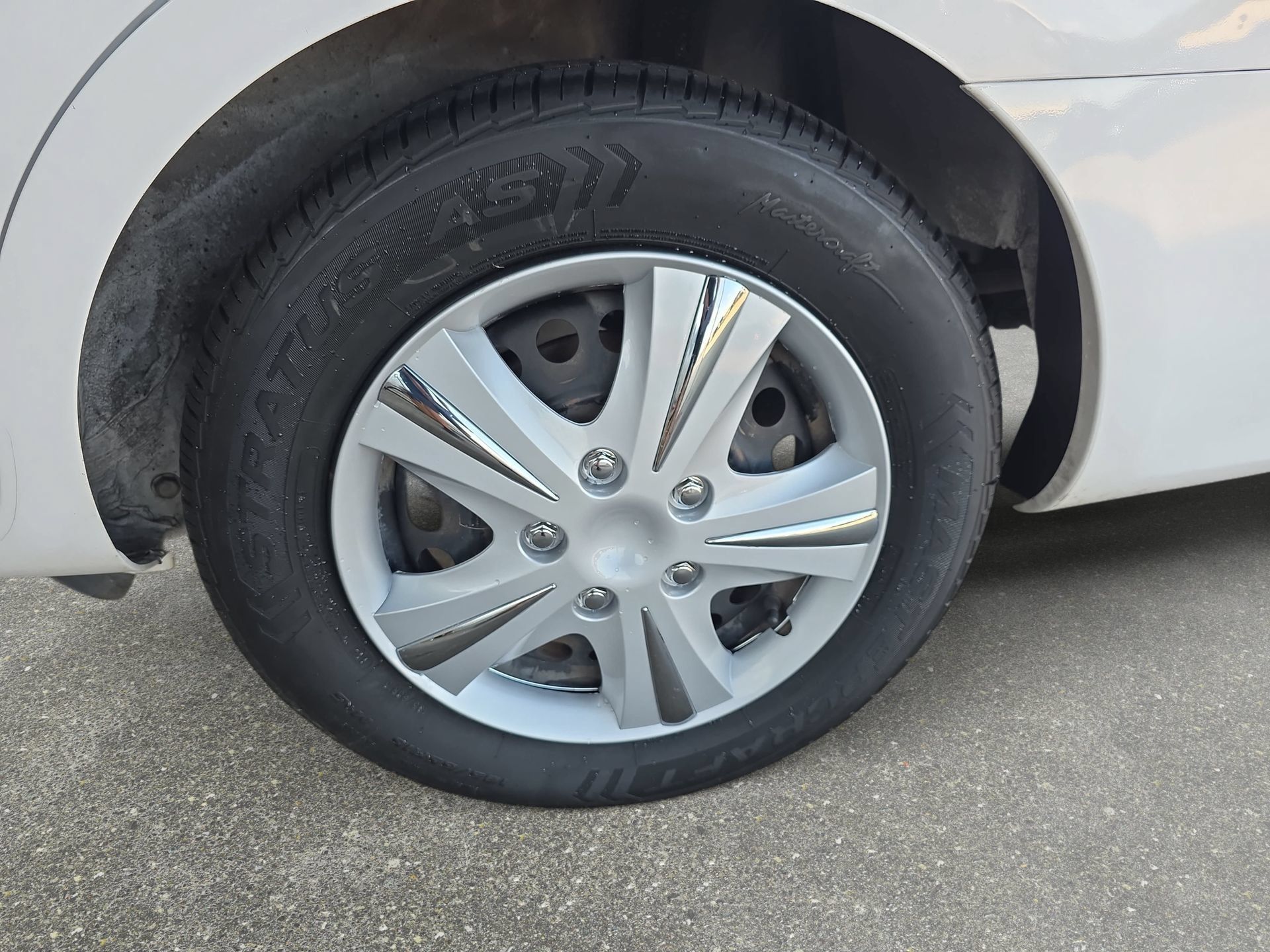 Used 2019 Nissan Versa SV FWD image 30