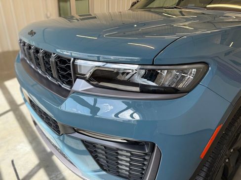 New 2026 Jeep Grand Cherokee L Limited w/ Limited Altitude Package AWD/4WD image 9