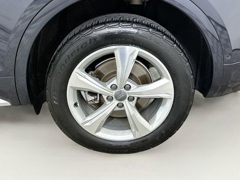 Used 2020 Audi Q5 Prestige w/ Prestige Package image 24