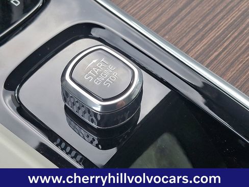 Certified 2022 Volvo XC60 B5 Momentum w/ Advanced Package image 23