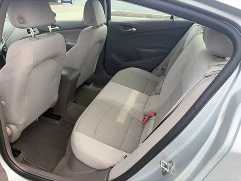 Used 2017 Chevrolet Cruze LS FWD image 19