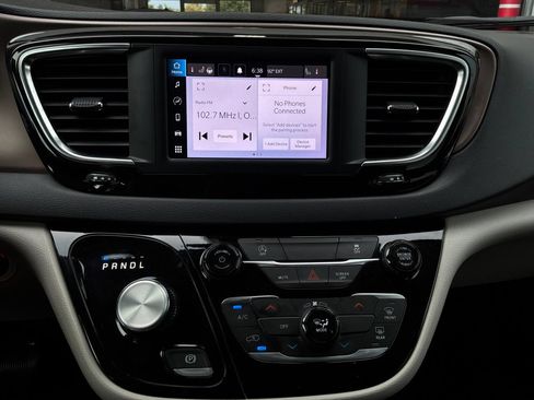 Used 2024 Chrysler Voyager LX FWD image 29