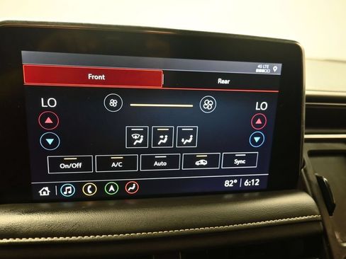 Used 2021 GMC Yukon XL SLT w/ SLT Premium Package RWD image 9