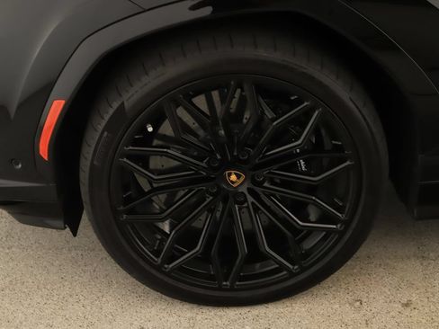Used 2025 Lamborghini Urus SE AWD/4WD image 34
