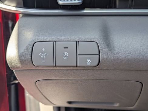 Used 2025 Hyundai Elantra SE image 31