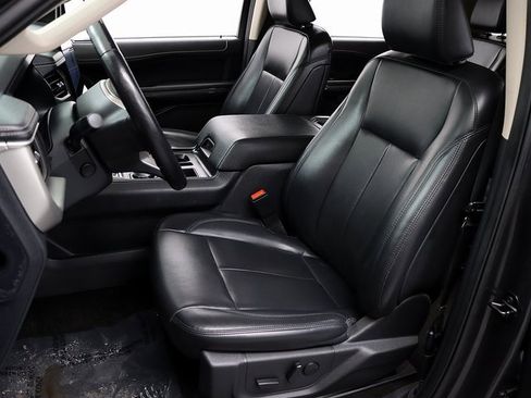 Used 2022 Ford Expedition Max XLT image 9