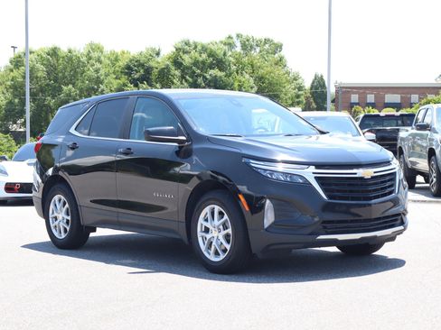 Used 2022 Chevrolet Equinox LT FWD image 2