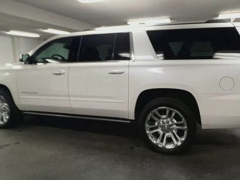 Used 2019 Chevrolet Suburban Premier w/ Premier Plus Edition AWD/4WD image 6
