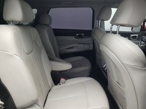 Used 2022 Kia Sorento EX w/ Panoramic Sunroof Package image 19