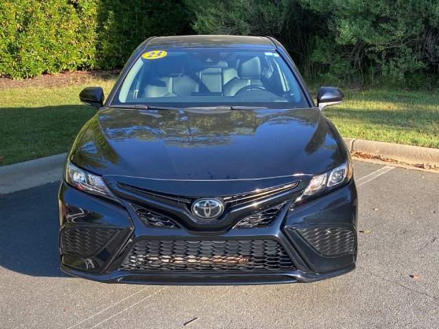 Used 2023 Toyota Camry SE FWD image 2