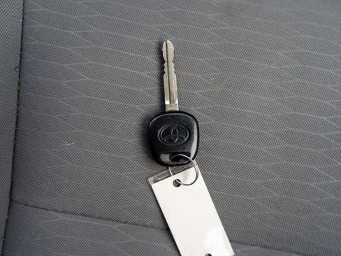 Used 2018 Toyota Tacoma SR image 29