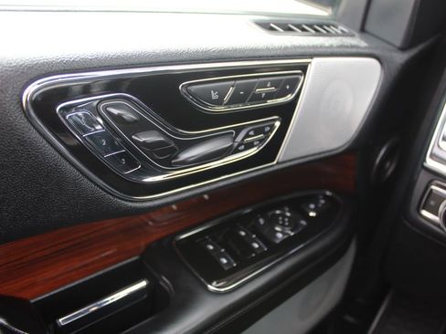 Used 2019 Lincoln Navigator Reserve w/ Cargo Package AWD/4WD image 38
